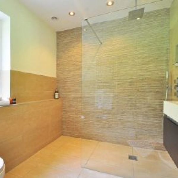 Vodič za najkvalitetnije postavljanje zidnih i podnih pločica u kuhinji i kupatilu